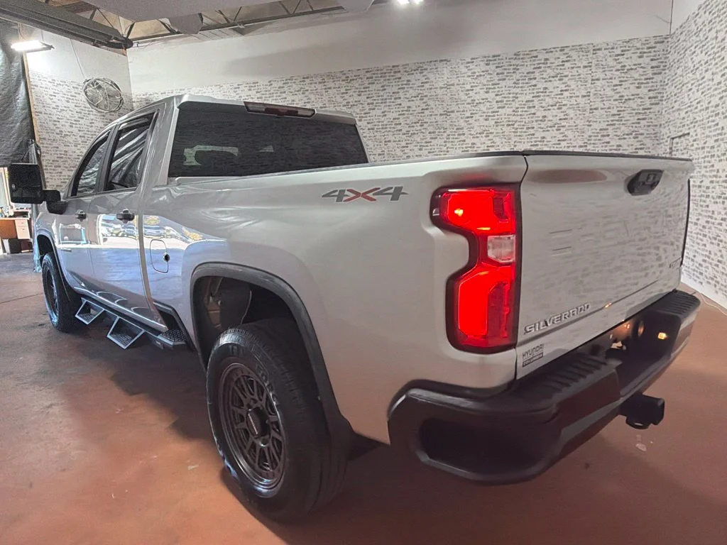 Used 2021 Silver Ice Metallic Chevrolet Custom image 5