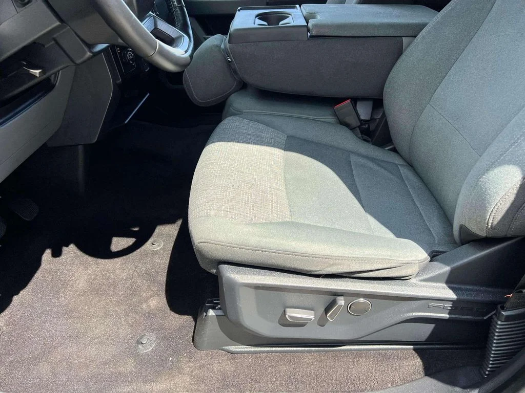 Used 2021 Agate Black Metallic Ford XLT image 18