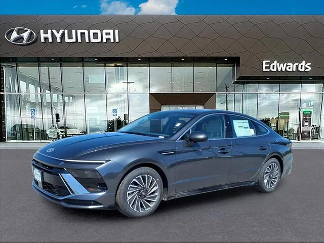 Used 2025 Gray Hyundai Limited image 1