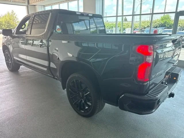 Used 2024 Black Chevrolet High Country image 10