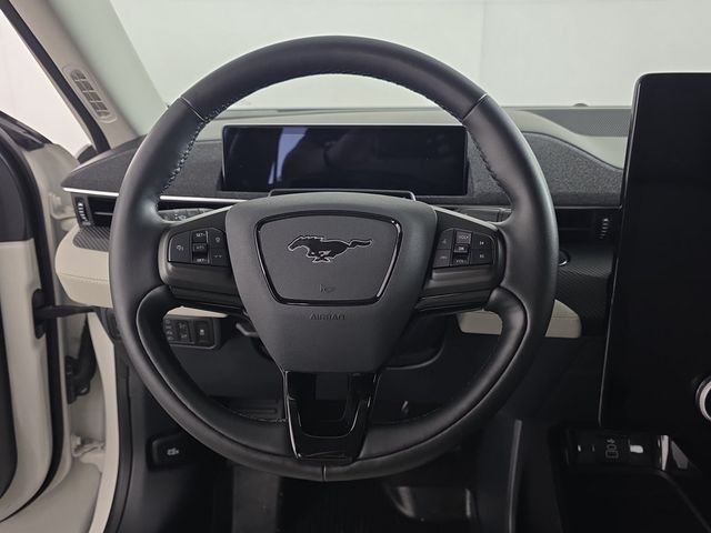 Used 2025 White Metallic Ford Premium image 13