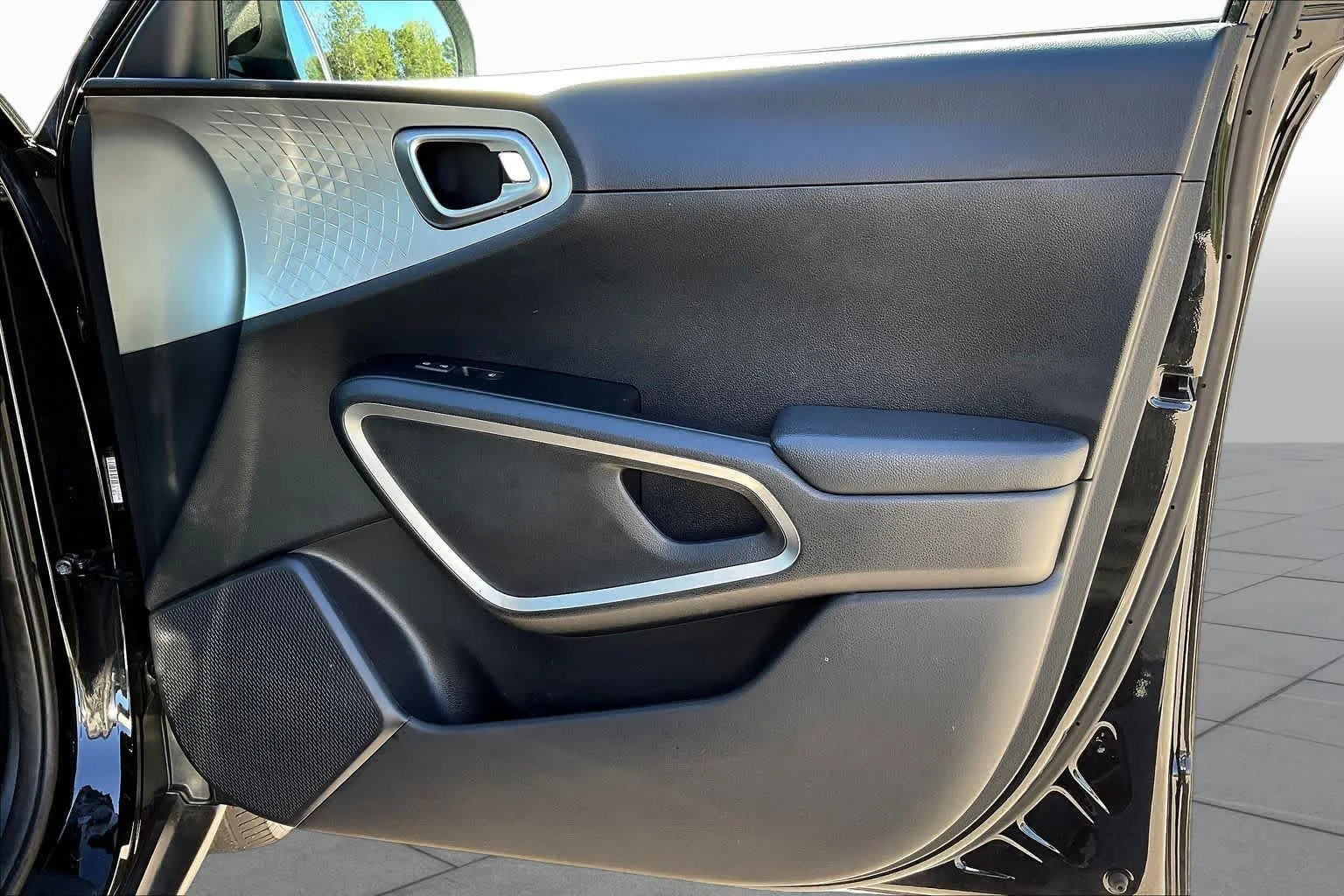 Used 2025 Fusion Black Kia LX image 22