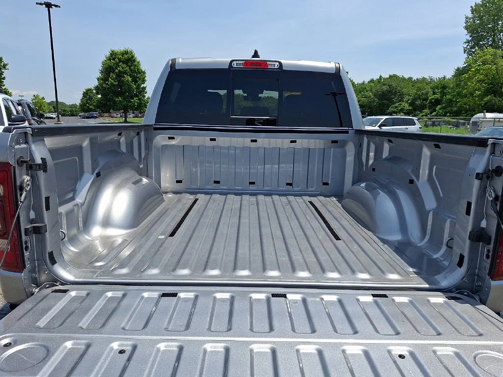 Used 2022 Billet Silver Metallic Clearcoat Ram Big Horn image 31