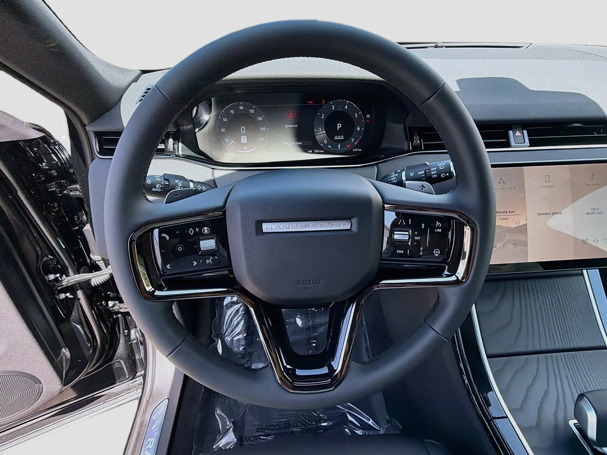 New 2026 Santorini Black Metallic Land Rover Core S image 39