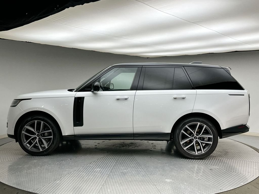 New 2027 Fuji White Land Rover SE image 2