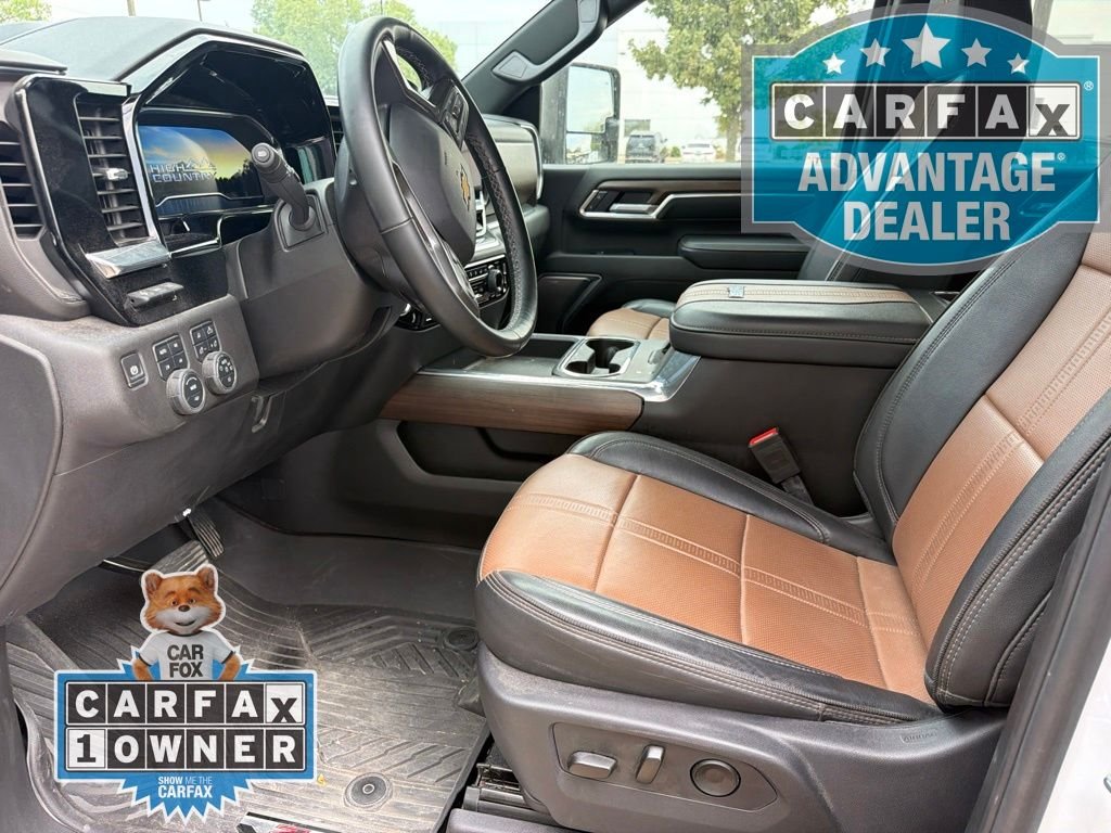 Used 2025 Iridescent Pearl Tricoat Chevrolet High Country image 10