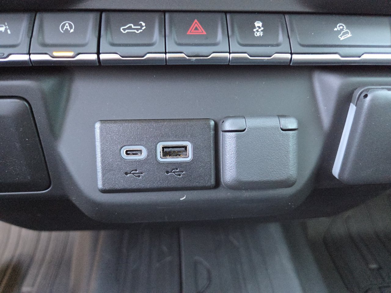 2026 GMC Sierra 1500 Pro - Photo 8