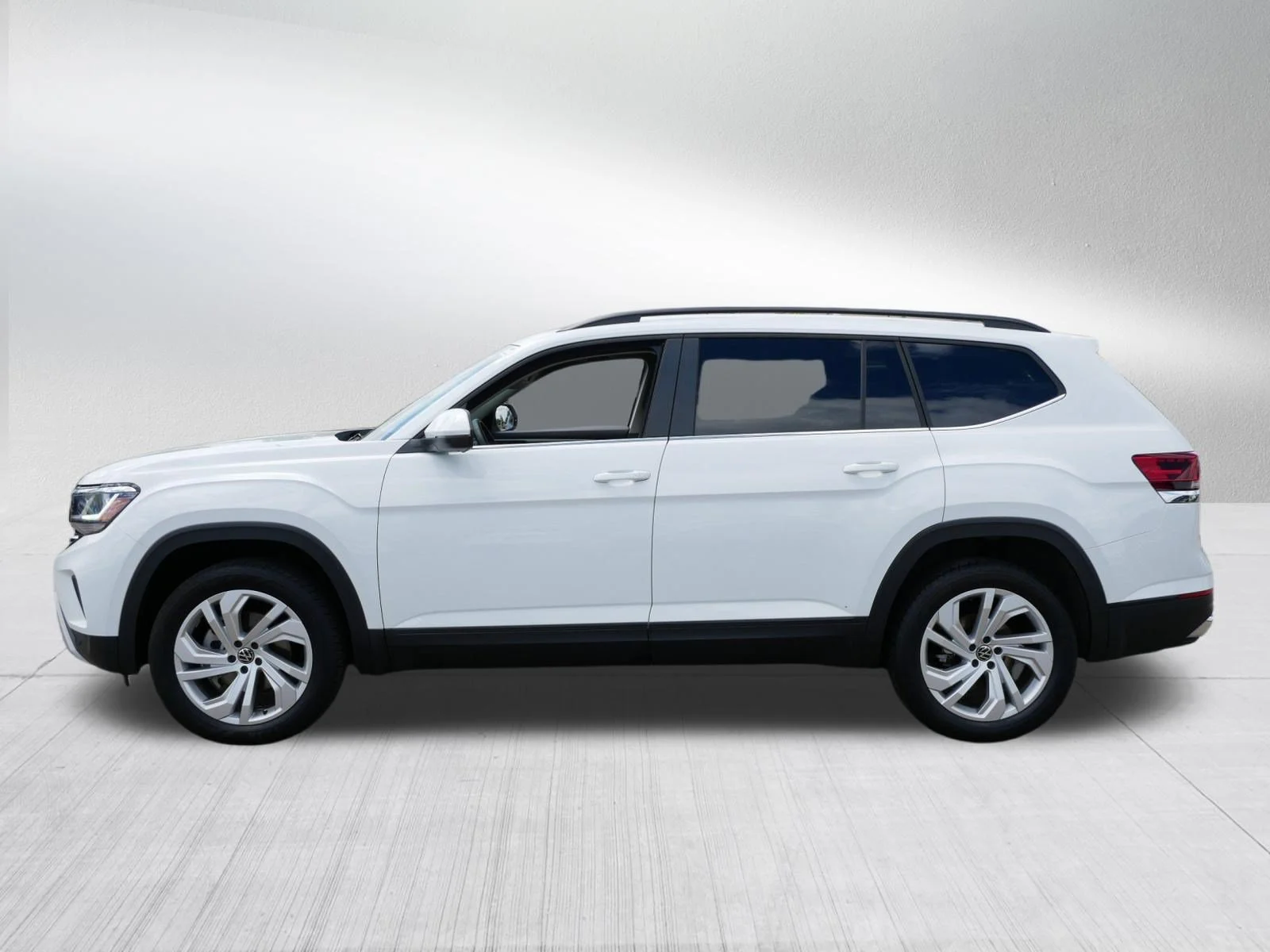 Used 2023 Pure White Volkswagen 3.6L V6 SE w/Technology image 4