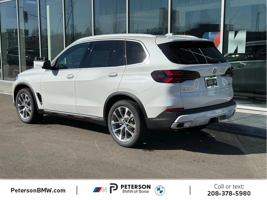 New 2026 White BMW xDrive40i image 3