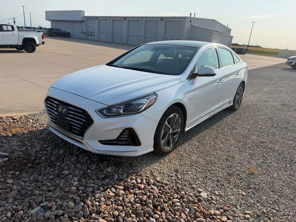 Used 2019 Hyundai Sonata Hybrid Limited with VIN KMHE34L33KA093180 for sale in Hillsboro, KS