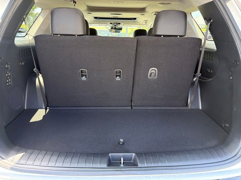 Used 2023 White Hyundai Limited image 16