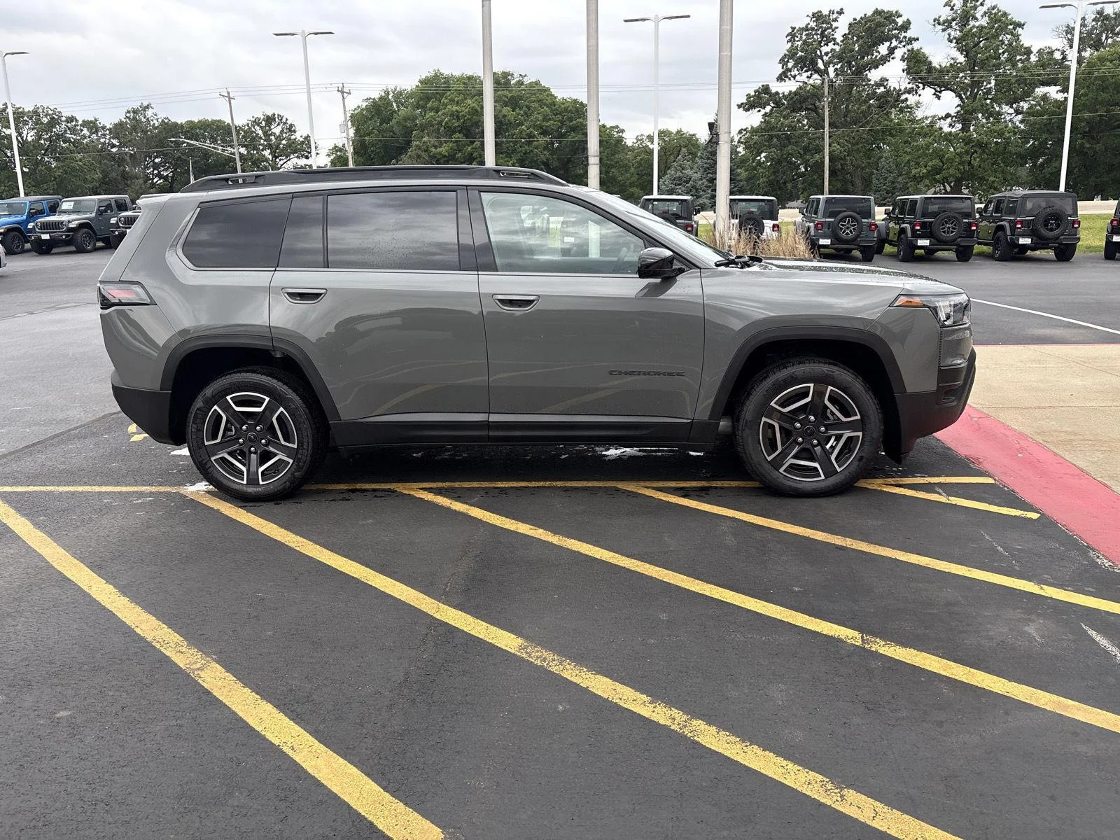 New 2026 Sting-Gray Clearcoat Jeep Laredo image 5