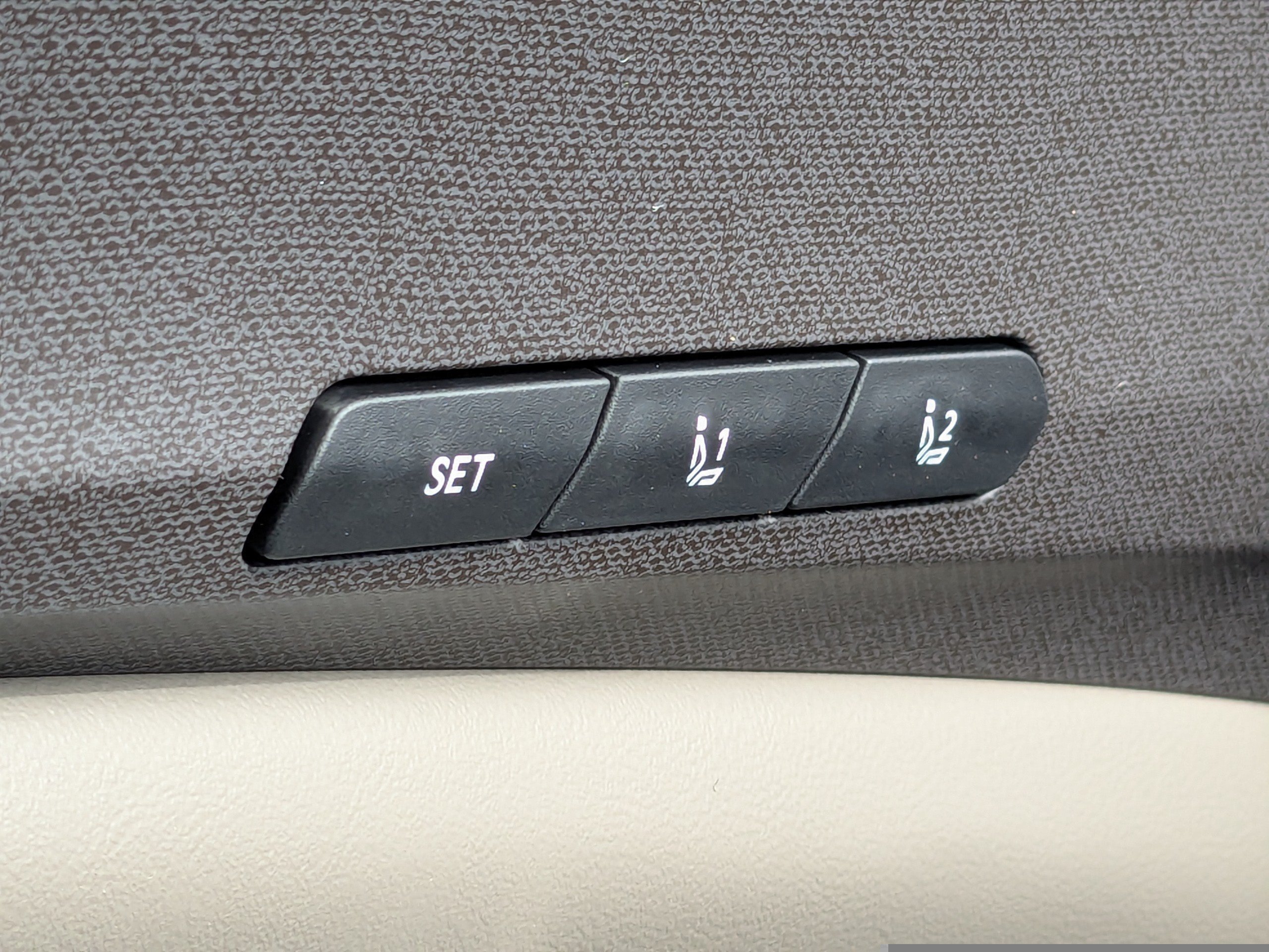 New 2026 Snow White Pearl Kia EX image 31