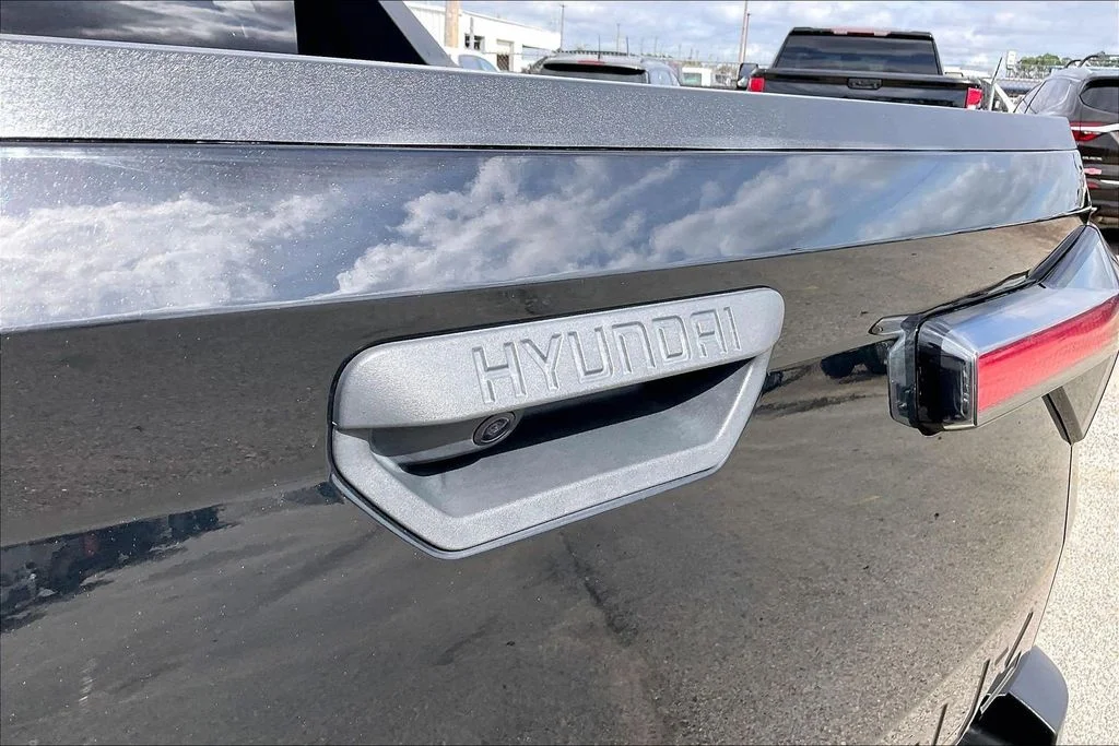 Used 2022 Black Hyundai SEL image 26