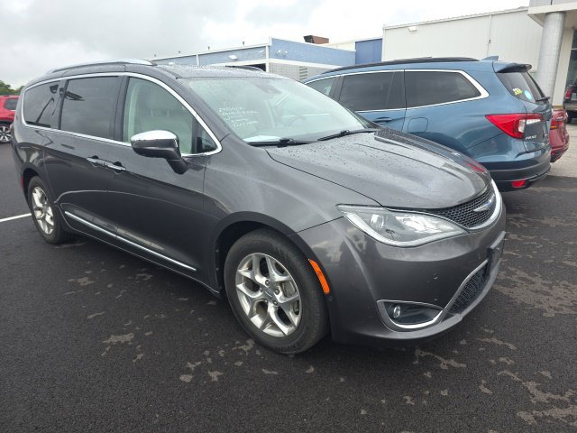 Used 2019 Granite Crystal Metallic Clearcoat Chrysler Limited image 5