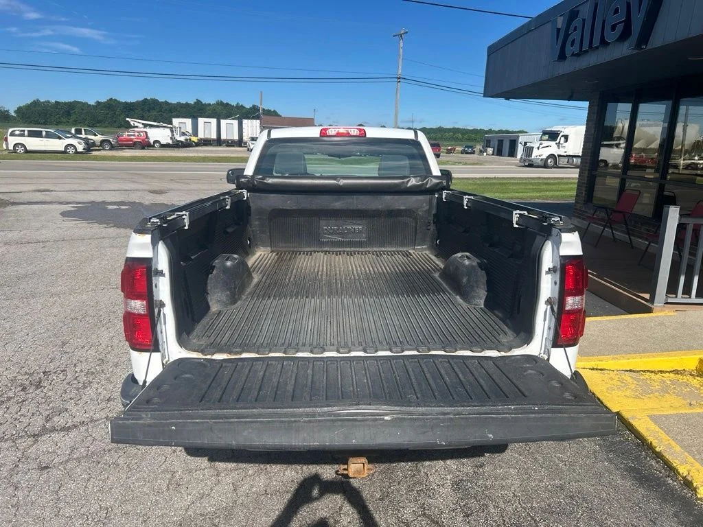 Used 2018  GMC Base image 24