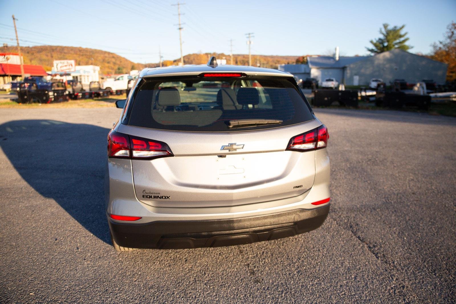 2024 Chevrolet Equinox LS photo 4