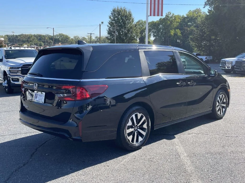 Used 2025  Honda EX-L image 8