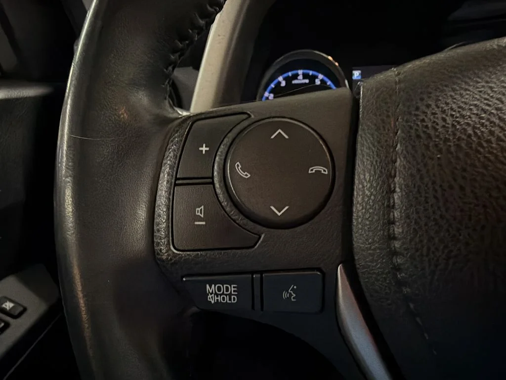 Used 2016 Gray Toyota XLE image 9