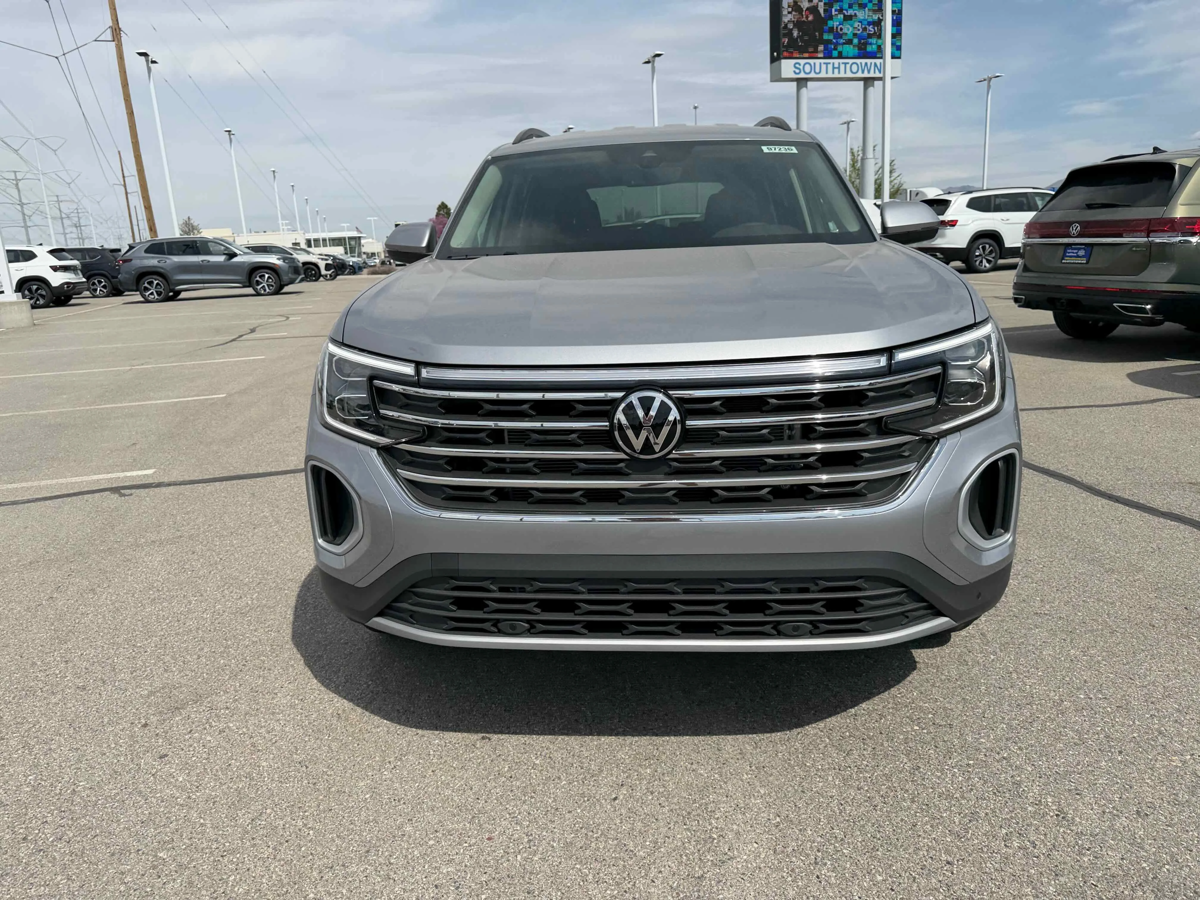 New 2026 Silver Mist Volkswagen 2.0T SE w/Technology image 10