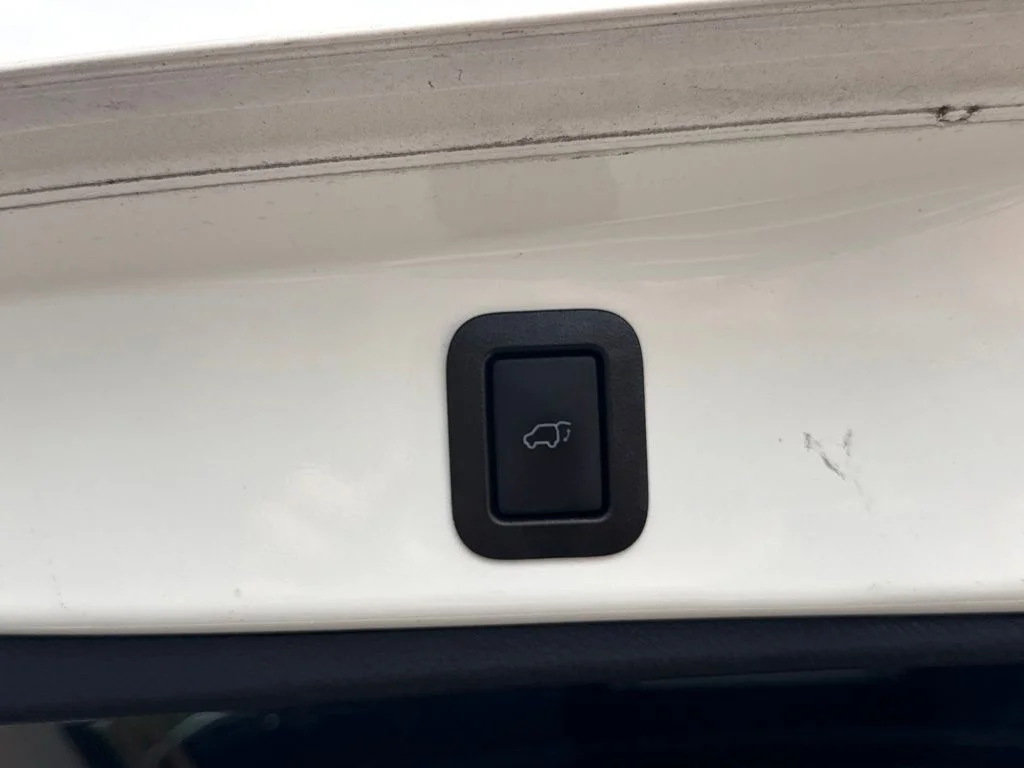Used 2018 White Toyota XLE image 24