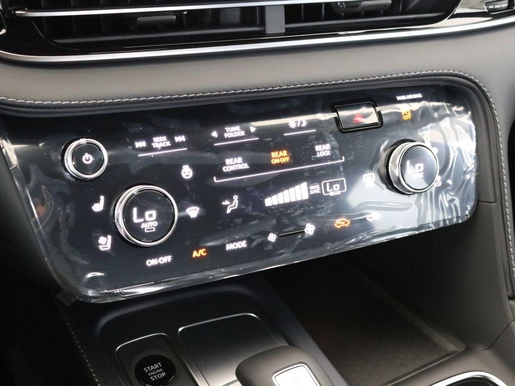 New 2026 2T RAD WHT INFINITI Sport AWD image 15