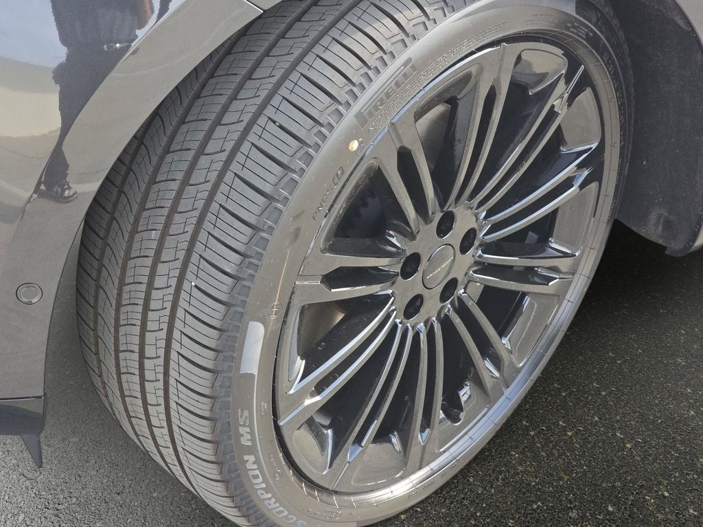 New 2026 Carpathian Grey Land Rover SE image 34
