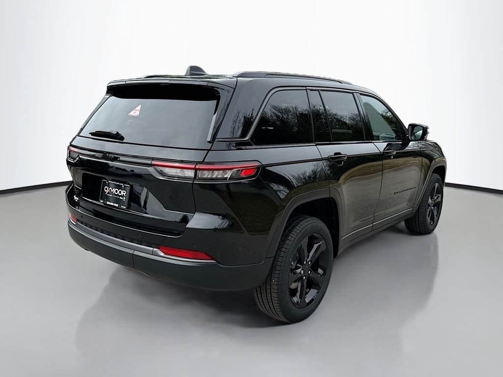 New 2026 Diamond Black Crystal Pearl-Coat Exterior Paint Jeep Limited image 4
