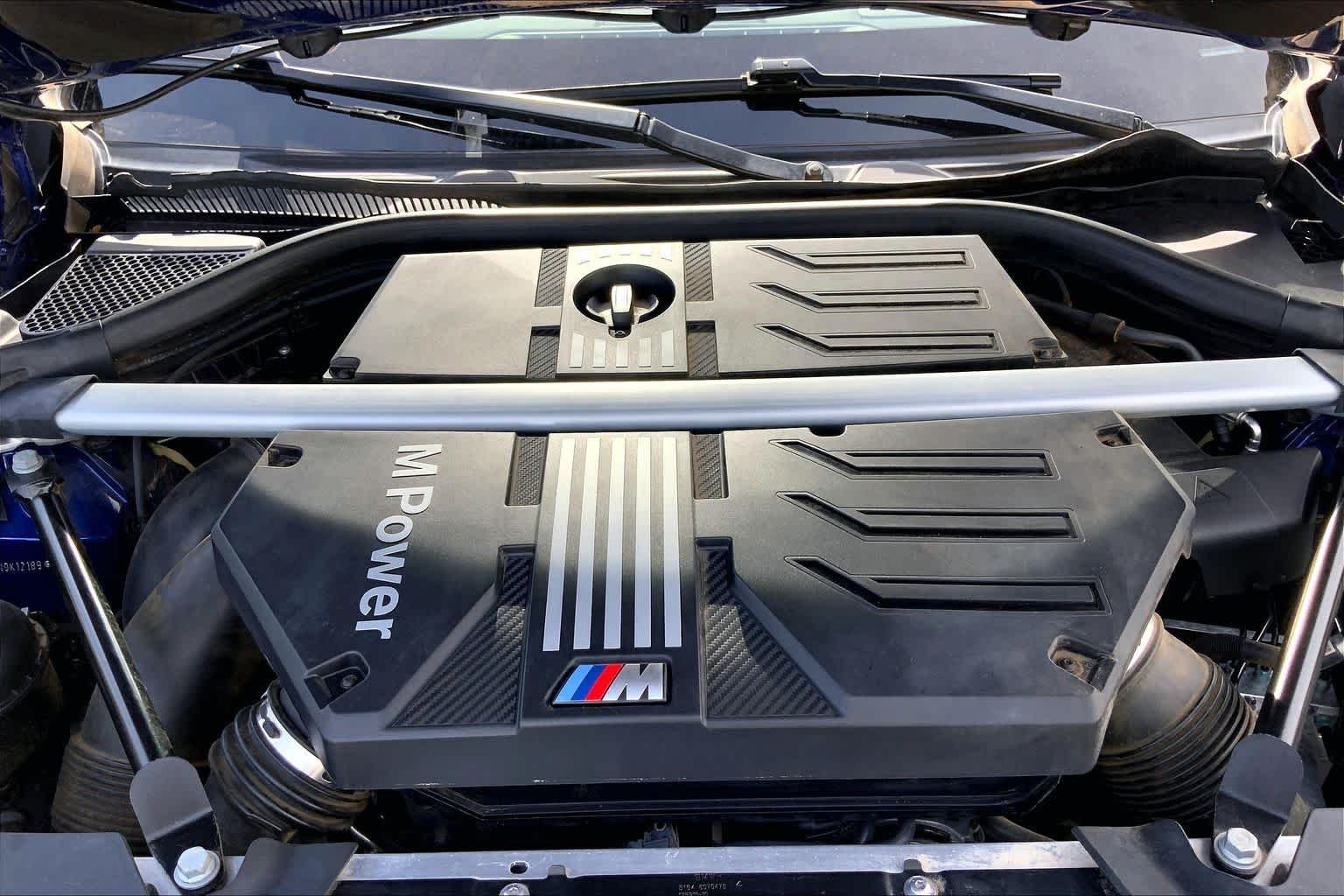 Used 2022 Marina Bay Blue Metallic BMW  image 32