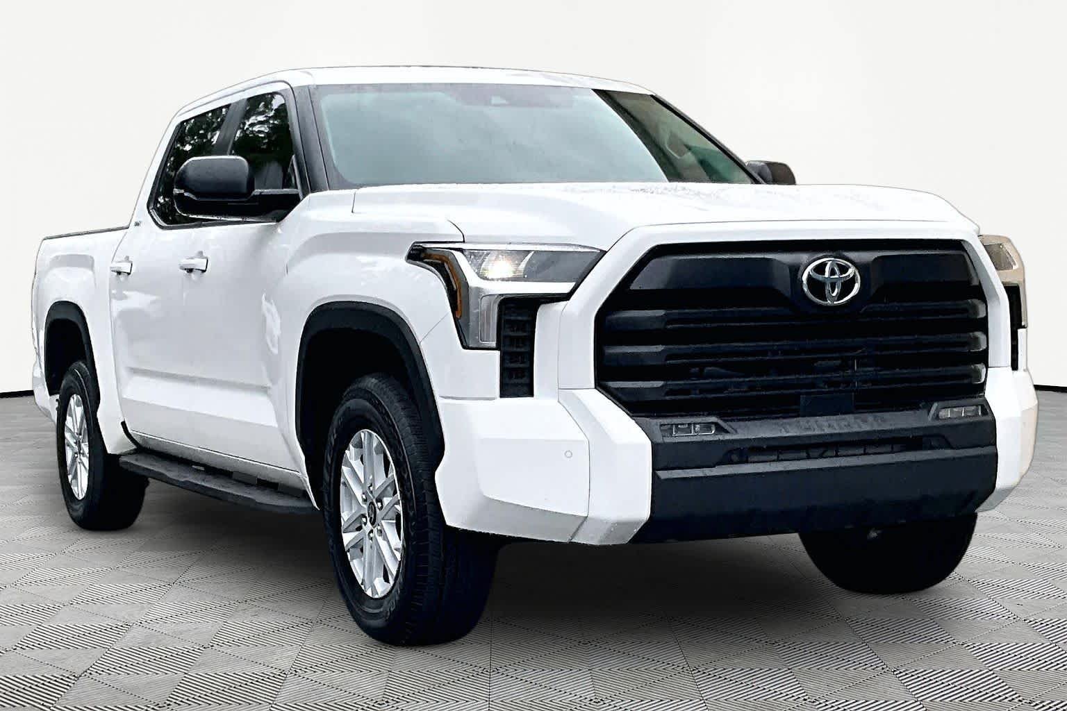 Used 2024 Ice Cap Toyota SR5 image 3