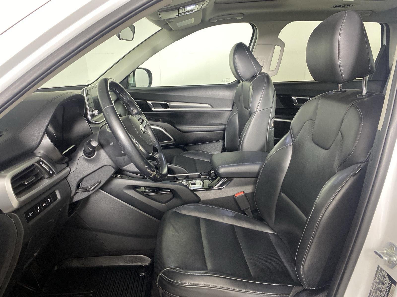 Used 2020 Snow White Pearl Kia  image 10
