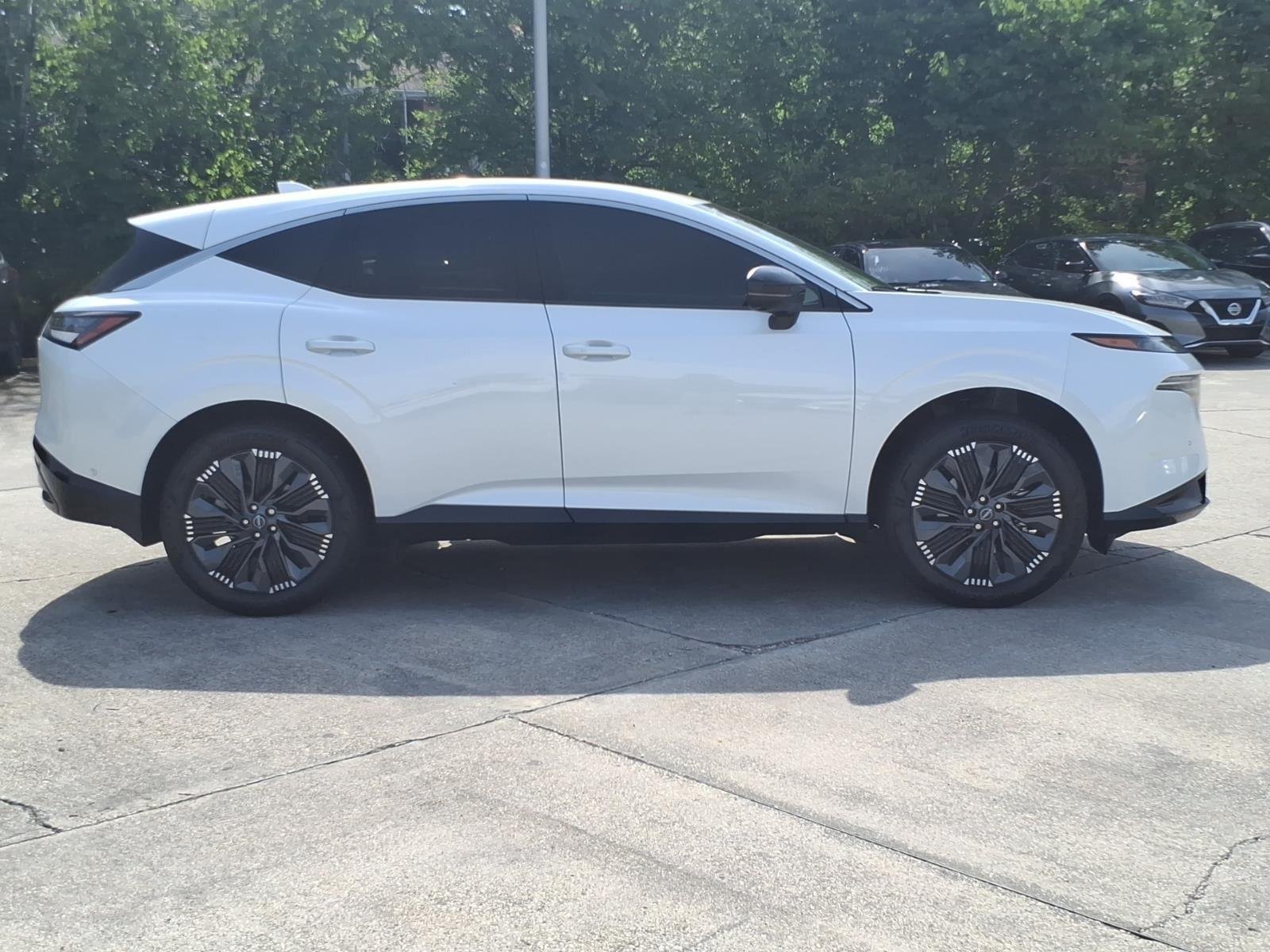 Used 2025 Everest White Pearl Tricoat Nissan Platinum image 6