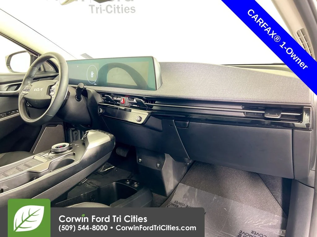 Used 2024 Gray Kia Wind image 30