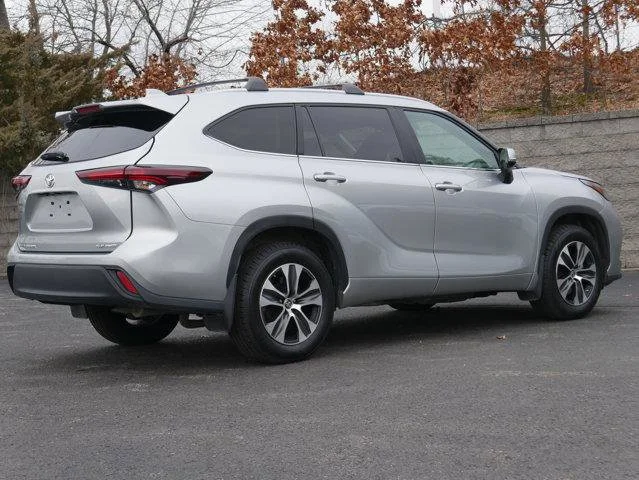 Used 2024  Toyota  image 8