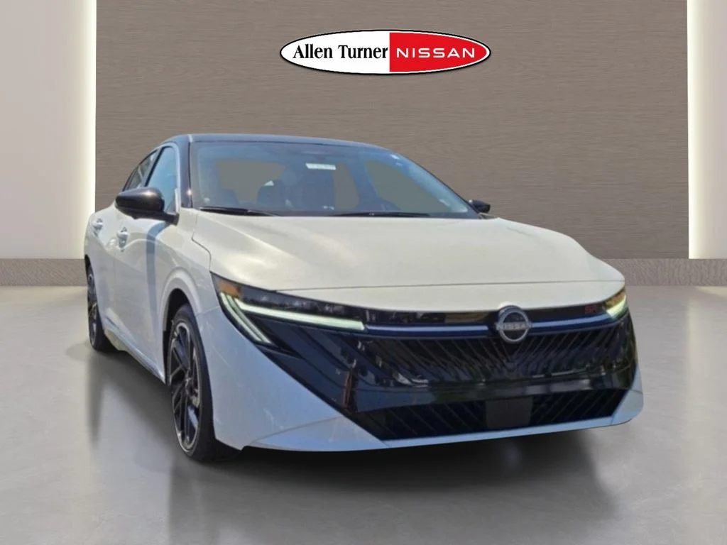 2026 Nissan Sentra SR - Photo 2