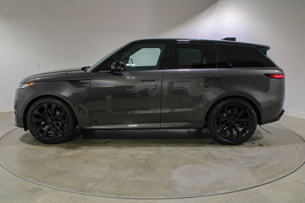 New 2026 Charente Grey Land Rover Dynamic SE P530 V8 image 2
