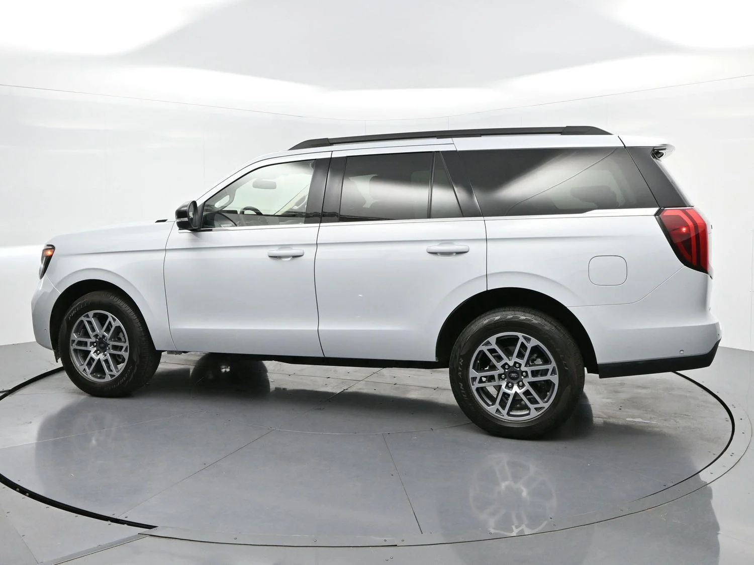 Used 2025 Space Silver Metallic Ford Active image 5