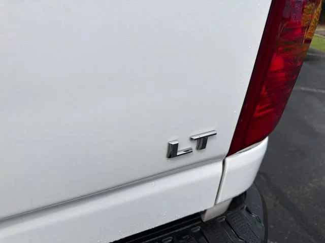 Used 2025 Summit White Chevrolet LT image 22
