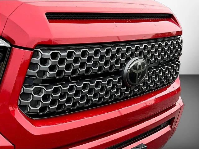 Used 2018 Red Toyota SR5 image 38