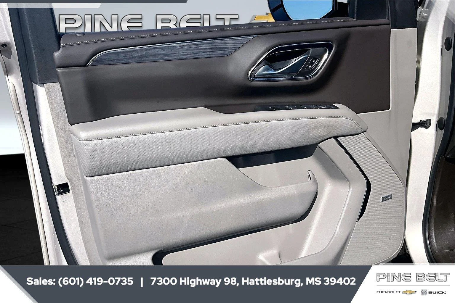 Used 2022 Pearl Beige Metallic GMC SLT image 17
