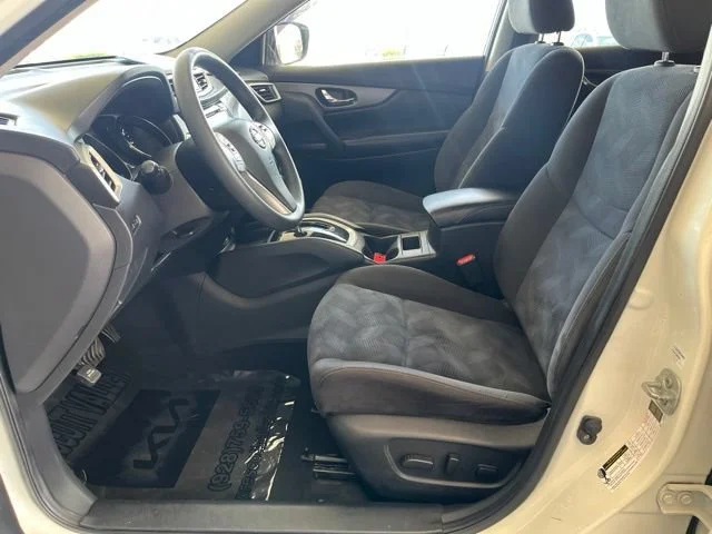 Used 2016 Pearl White Nissan SV image 32