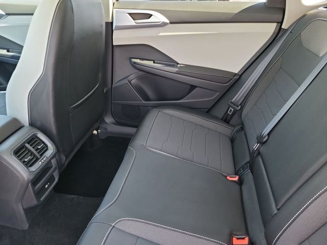 2025 Volkswagen Taos SE - Photo 13