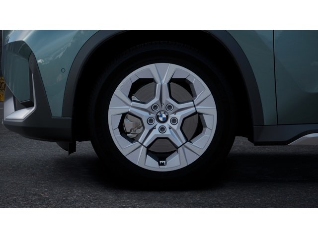 New 2026 Cape York Green Metallic BMW xDrive28i image 7