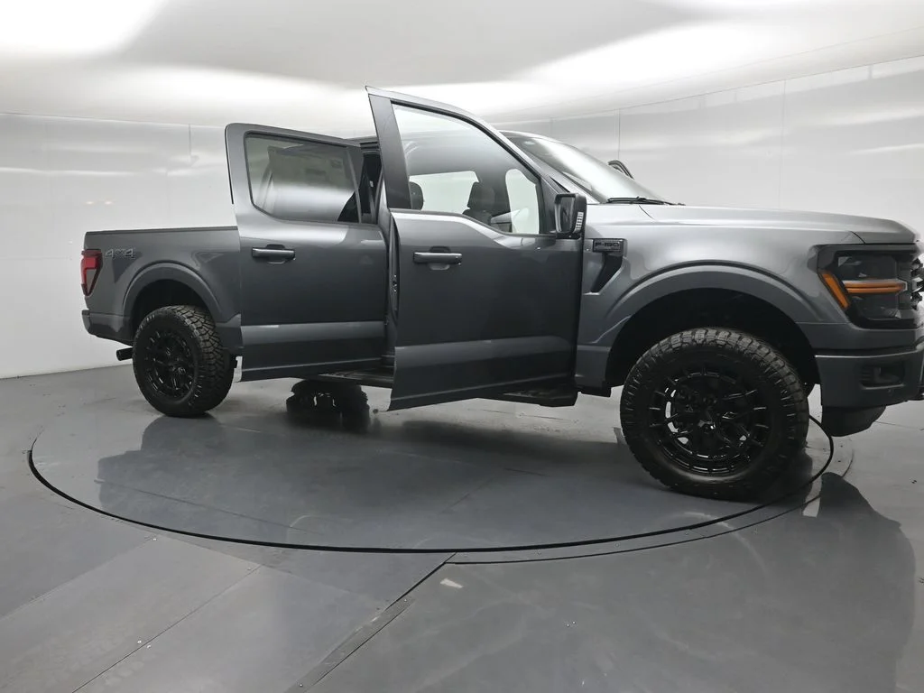 New 2026 Carbonized Gray Metallic Ford XLT image 32