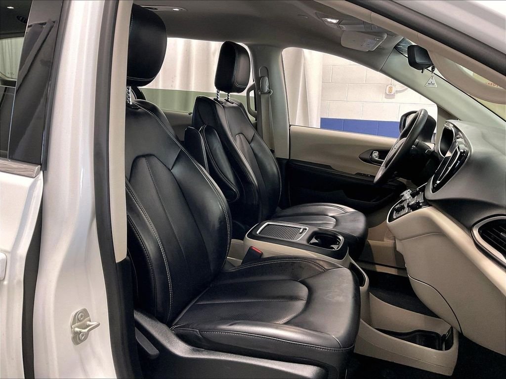 Used 2023 White Chrysler Touring L image 11
