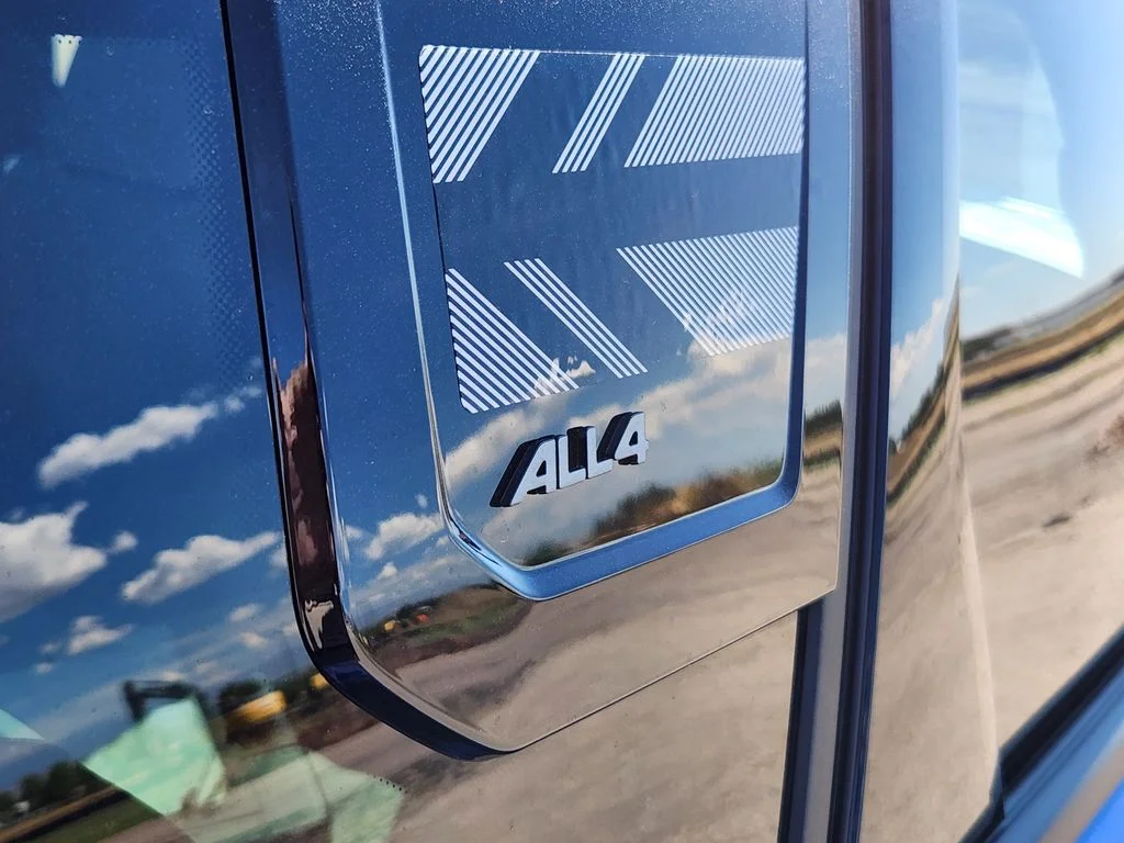 New 2027 Blazing Blue Metallic MINI S Oxford Edition image 19