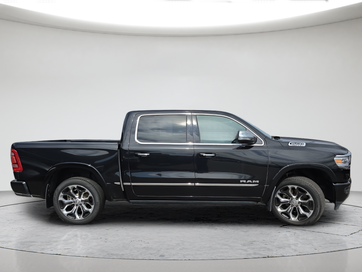 Used 2022 Diamond Black Crystal Pearlcoat Ram Limited image 7