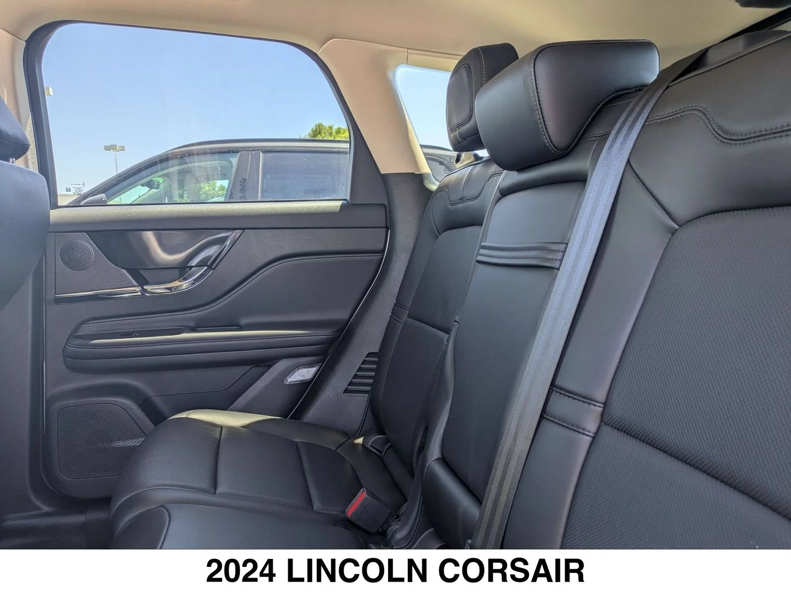 Used 2024 White Lincoln Grand Touring image 22
