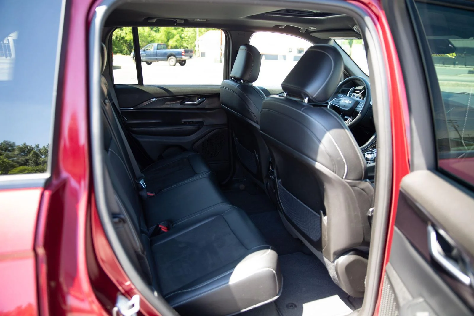 Used 2023 Velvet Red Pearlcoat Jeep Altitude image 23