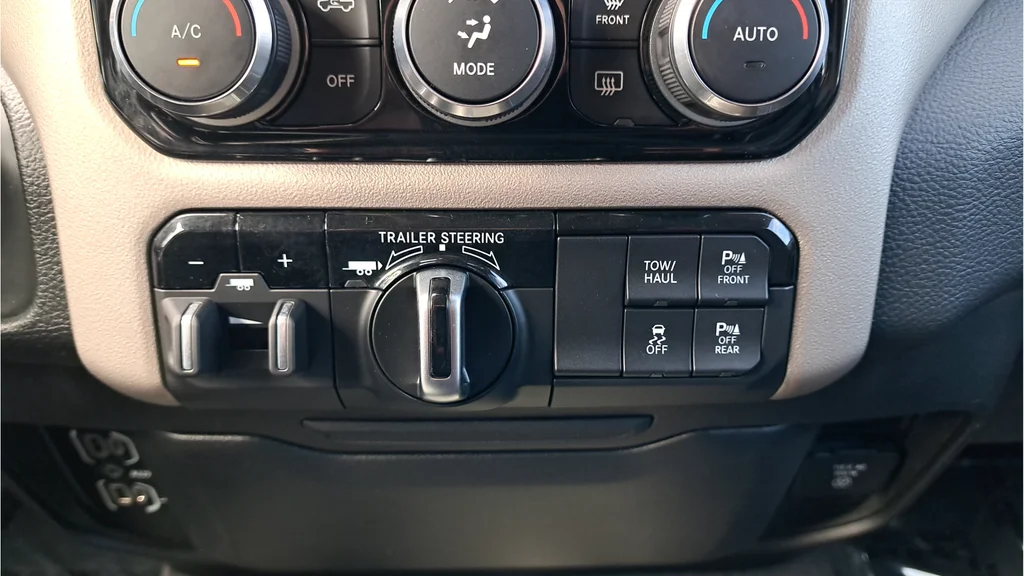 Used 2021 Silver Ram Laramie image 22